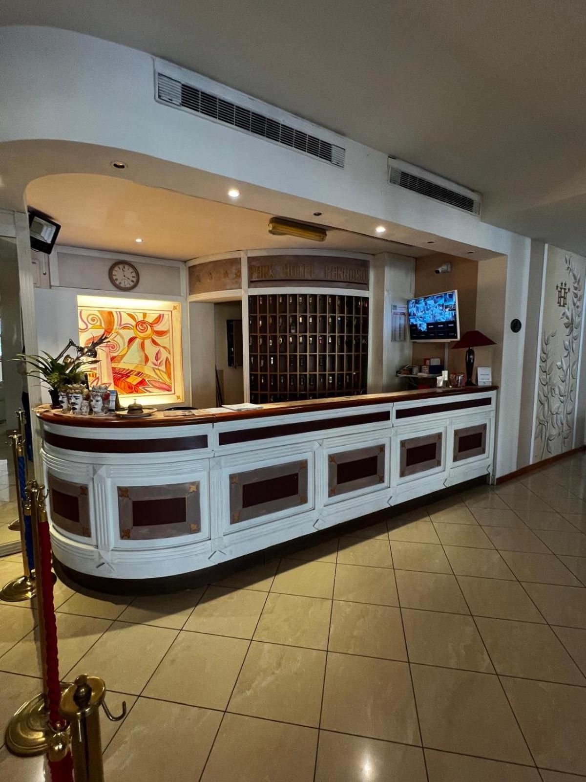 天堂公园酒店 皮亚扎-阿尔梅里纳 外观 照片